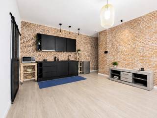 Klinkt een gebouw met vier appartementen met een uitstekend rendement, betrouwbare huurders én correcte betalers als dé ideale opportuniteit voor u? Dan stellen wij u graag deze buitenkans voor, gelegen in vlakbij het historische hart van Antwerpen!<br /><br />Indeling<br />Deze woning bestaat uit vier verdiepingen, waarbij zich op elke verdieping een appartement bevindt. De appartementen zijn elks voorzien van een woonkamer met open keuken, twee slaapkamers, badkamer, toilet en hal. Daarnaast beschikt het gebouw over een kelderverdieping.<br /><br />Ligging<br />Het eigendom geniet van een uitstekende ligging en bevindt zich op slechts een steenworp van het Centraal Station, alsook de Zoo van Antwerpen. Verder vindt u in de nabije omgeving van het gebouw verschillende winkels, alsook de haltes van het openbaar vervoer.<br />Op slechts een wandelafstand bevindt u zich in het historisch hart van Antwerpen, waar u kan genieten van alle geneugten die ’t Stad te bieden heeft!<br /><br />Verder informeren we u graag dat het statusrapport voor dit eigendom het volgende vermeldt:<br />"De onderzochte stukken staven het bestaan van 4 wooneenheden van voor de eerste inwerkingtreding van het Gewestplan Antwerpen. Het bestaande aantal woonentiteiten (4) is voldoende bewezen.".<br /><br />Het eigendom bezit over vier EPC's:<br />Gelijkvloers: 294kWh/m² jaar (energielabel C) - 202600713-0003916118-RES-1<br />Eerste verdieping: 161kWh/m² jaar (energielabel B) - 202600713-0003806143-RES-1<br />Tweede verdieping: 148kWh/m² jaar (energielabel B) - 202600713-0003916116-RES-1<br />Derde verdieping: 315kWh/m² jaar (energielabel D) - 202600713-0003916109-RES-1<br /><br />Dit eigendom bezit overigens een uitstekend rendement van 5,69% én krijgt u vier huurders die zeer correct en betrouwbaar zijn!<br /><br />Klinkt dit als een ideaal opportuniteit voor u? Bel dan snel naar One vastgoed via 03 360 85 30!”