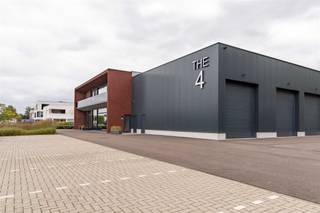 Ben je op zoek naar een prestigieuze locatie met tal van mogelijkheden voor jouw bedrijf? Dan is dit een unieke kans. Dit recent pand biedt een...