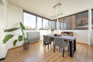 Duplexappartement met drie slaapkamers in centrum MerksplasToplocatie in centrum! l 3-4 slaapkamers l 204m² bewoonbaarBeschrijving:Ruim duplex...