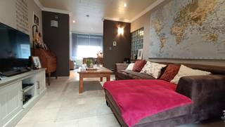 Deze prachtige woning in Tienen is de perfecte plek voor wie op zoek is naar een ruime en comfortabele woning. De woning beschikt over een ruime...