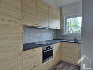 Gerenoveerd appartement op het gelijkvloers met 2 slaapkamers, tuin en garage! Gelegen nabij het centrum van Hoevenen vinden we dit kleinschalig...