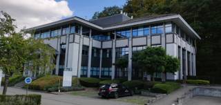 Kantoren te huur in Hoeilaart. Het gebouw bevindt zich op 5 minuten te voet van het station Groenendaal.Archiefruimte van 164m²Parking binnen: 69...