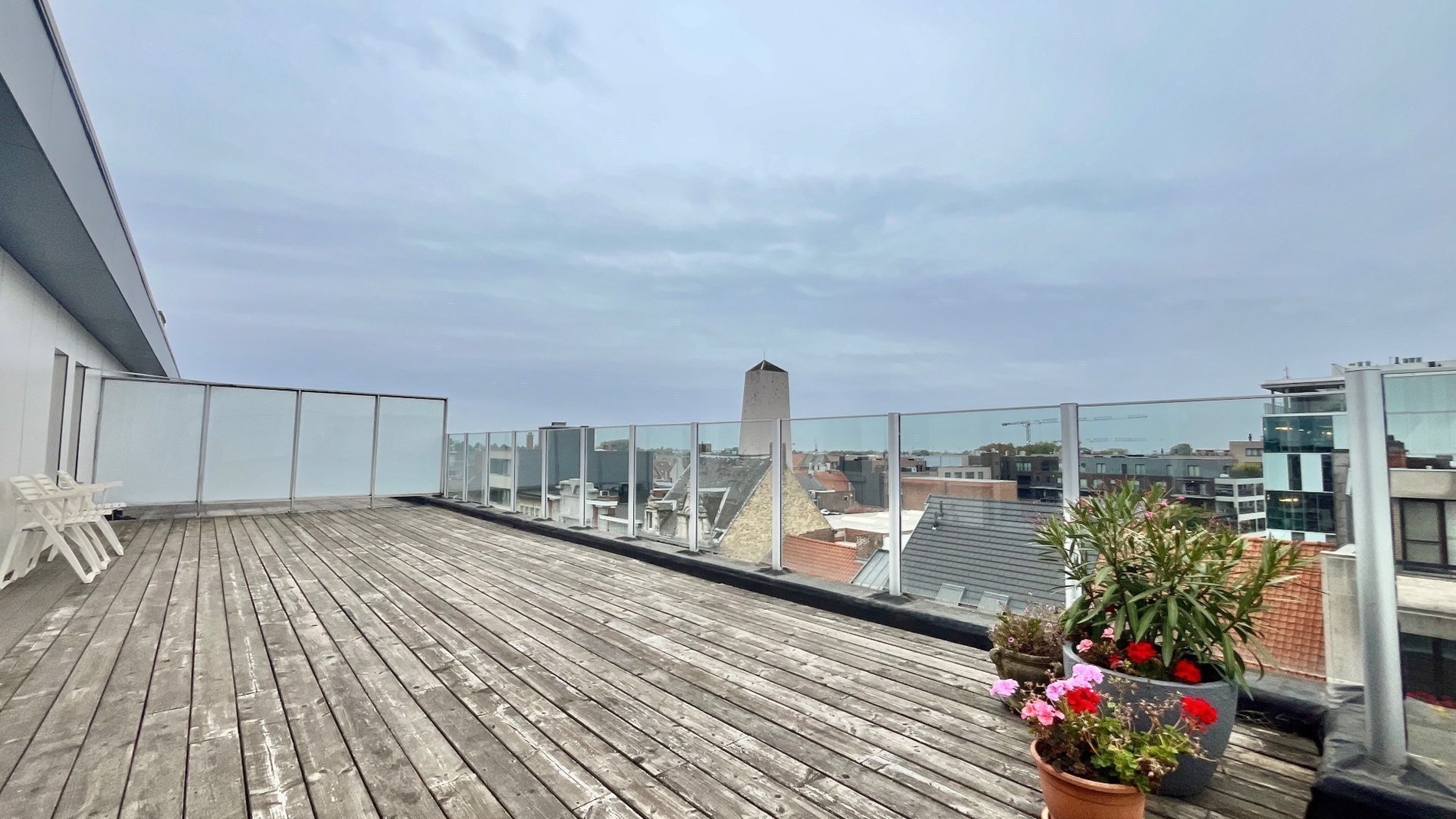 Groot appartement van 96m² met 95 m² terras - foto 4