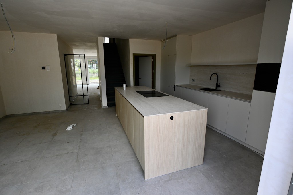 Ruime Nieuwbouwwoning in een nieuwe Verkaveling ! - foto 5