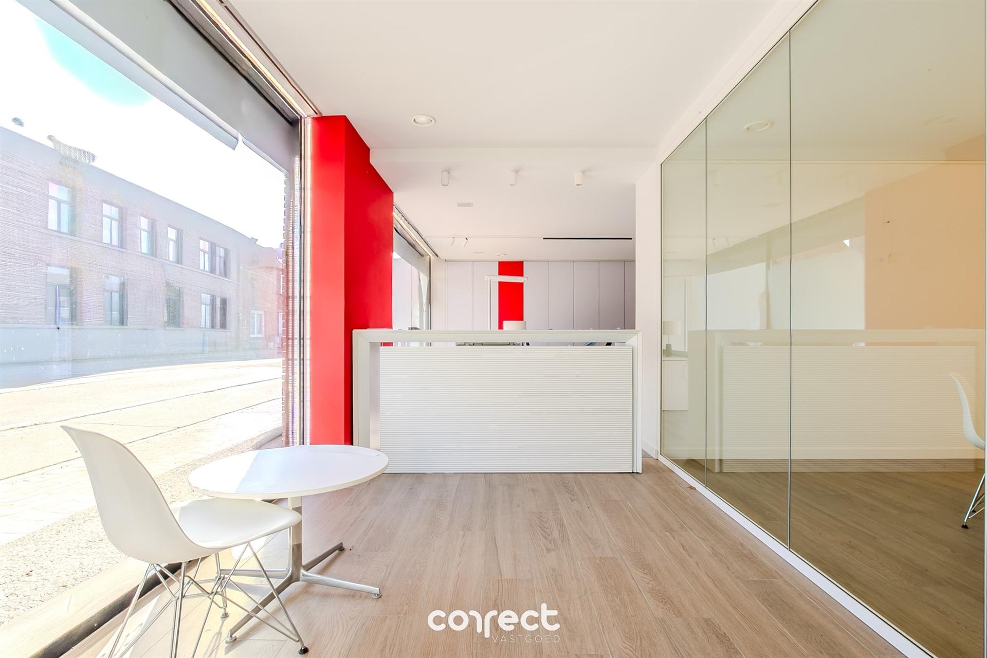 Perfect gelegen kantoor met voorzieningen en etalage. - foto 5