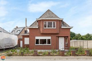 Op een uitstekende locatie te Putte (Beerzel) bevindt zich deze te renoveren woning met 2 slaapkamers en tuin. De woonst geniet van een...