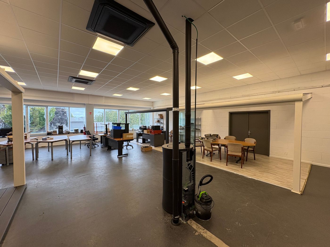 Uitstekend bereikbaar magazijn met rolbrug & kantoor vlakbij E17 Zele/Lokeren - photo 5