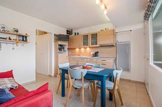 Welkom in deze prachtige studio op het vakantiedomein park ATLANTIS. <br />Gelegen op een boogscheut van de zee, in een rustige omgeving in De Haan! <br />Deze gezellige studio met aparte slaapkamer en fijn afgewerkte badkamer, is perfect voor mensen die op zoek zijn naar een vakantiegevoel aan zee. <br />Geniet van de frisse lucht en het mooie uitzicht vanaf het terras. <br />Het domein voorziet tal van faciliteiten voor het hele gezin.<br />Het pand heeft parkeergelegenheid aan de ingang van het park, dus hoef je zich geen zorgen te maken over je auto. <br /><br />Een geweldige kans om zelf te genieten aan zee en rendement te halen uit je investering!<br /><br />STARTPRIJS: Elk schriftelijk bod wordt besproken met de eigenaars die het voorstel al dan niet kunnen aanvaarden.<br /><br />Wil je meer informatie of een bezoek?<br />Neem dan contact met Kris via mail naar <br />kris.bauwens@albert.immo of bel 0470/51 04 09