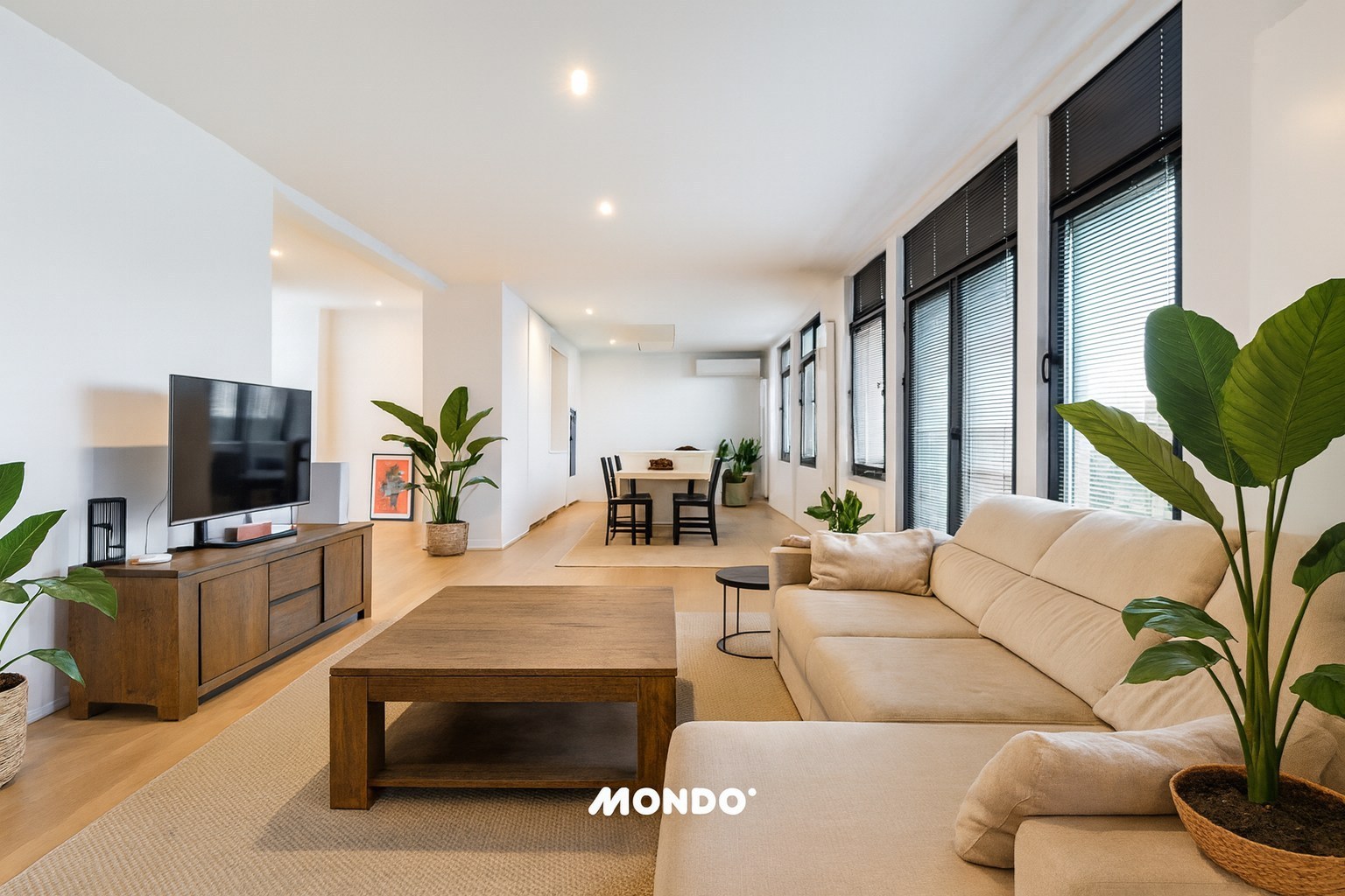 Exclusief wonen boven de stad: eindeloos panorama en strak design. - foto 1