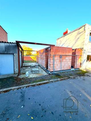 Unieke bouwkans in rustige zijstraat ruwbouw deels voltooidIn een kalme, verkeersluwe zijstraat, maar toch op wandelafstand van alle voorzieningen,...