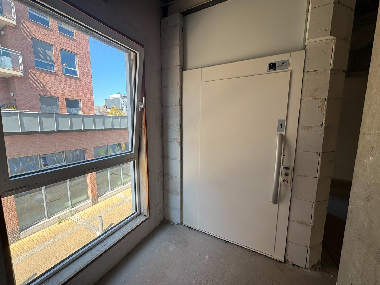 Ruim handelspand van 525 m² in het commerciële hart van Berchem - foto 5