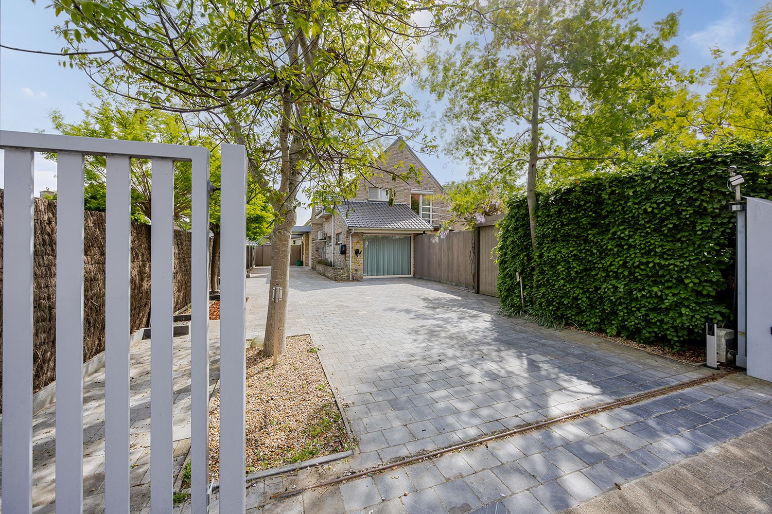 Alleenstaande villa op een mooie locatie, 800 m², met grote garage/atelier - foto 4