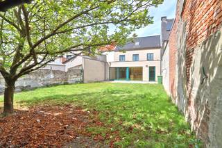 Bent u op zoek naar een ruime woning met veel potentieel en een zonnige tuin in centrum Beveren?Deze brede gezinswoning met uitbreidingsmogelijkheden...