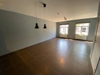 Instapklaar appartement met 2 slaapkamers gelegen op de gelijkvloerse verdieping.Dit tof appartement beschikt over een open keuken, een ruime...