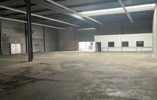 Polyvalent magazijn 602m² te huur op strategische locatie aan de Noorderlaan.-inpandig kantoort 25m²-gelegen tussen Esso tankstation en indoor...