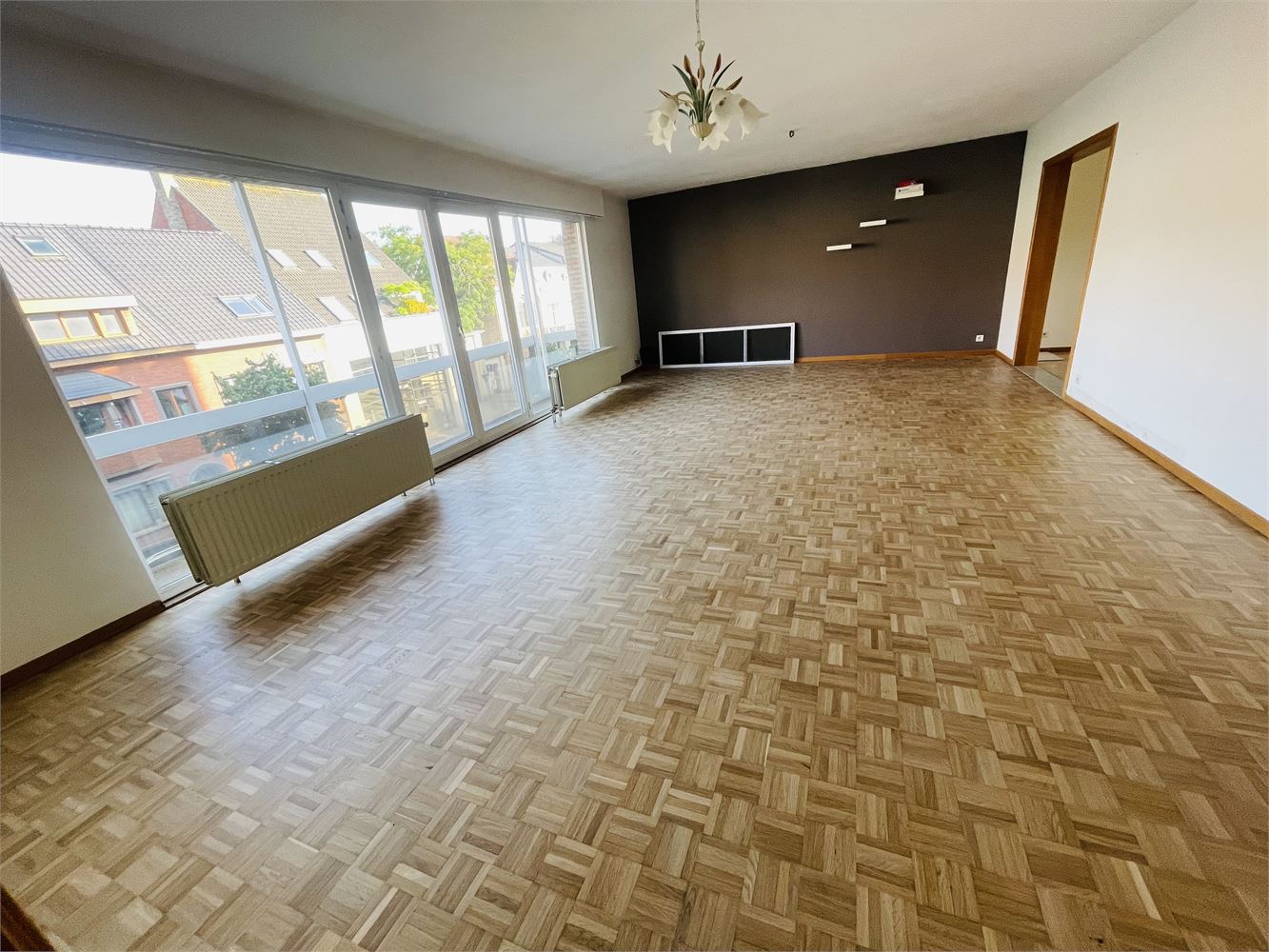 Sint-Andries,ruim zonnig vernieuwd energiezuinig appartement van 128 m2 , living van 47m2, 2 slaapkamers en open bureau - foto 5