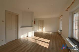 Gelegen in een uitzonderlijke omgeving, in het hart van een historische hoevekasteel, biedt dit appartement met 2 slaapkamers u een...