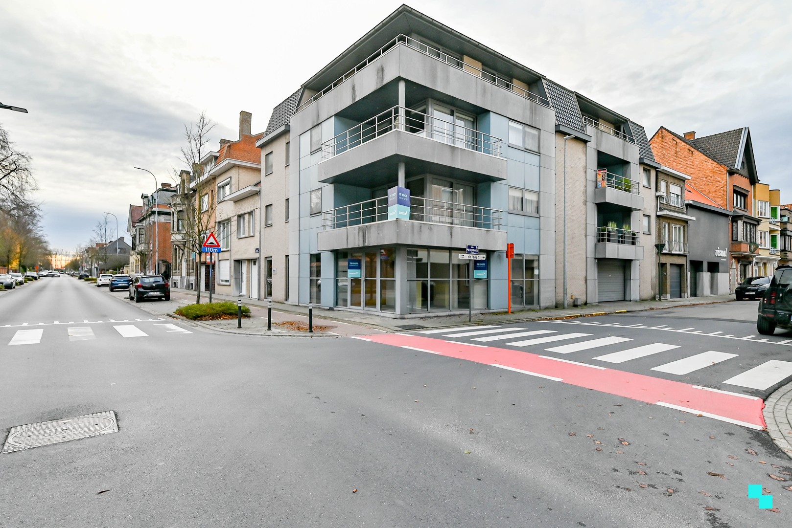 Ruim en instapklaar tweeslaapkamer appartement in hartje Izegem - photo 1