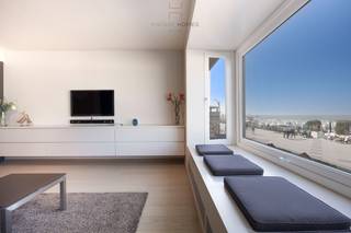 Instapklaar appartement op de Zeedijk met een mooi frontaal zeezicht. Gelegen nabij het Driehoeksplein - tussen het Lichttorenplein en...