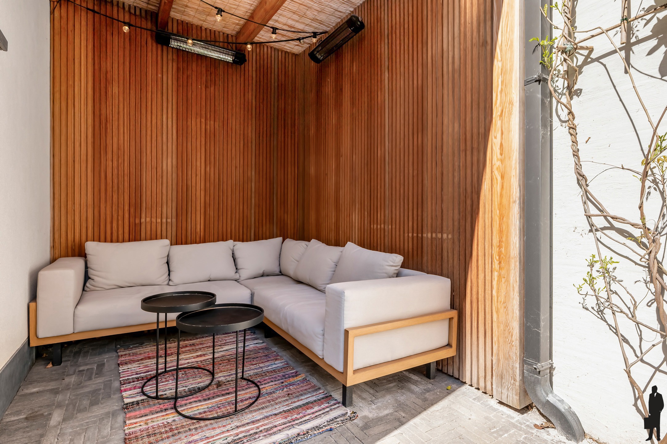 Karaktervolle, volledig gerenoveerde woning met 4 slaapkamers en stadstuin in het hart van Berchem - foto 3