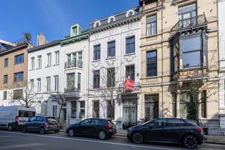 Luxueus wonen op ’t ZuidDeze instapklare herenwoning is gelegen in het hart van ’t Zuid, één van de meest geliefde en levendige buurten van de stad...