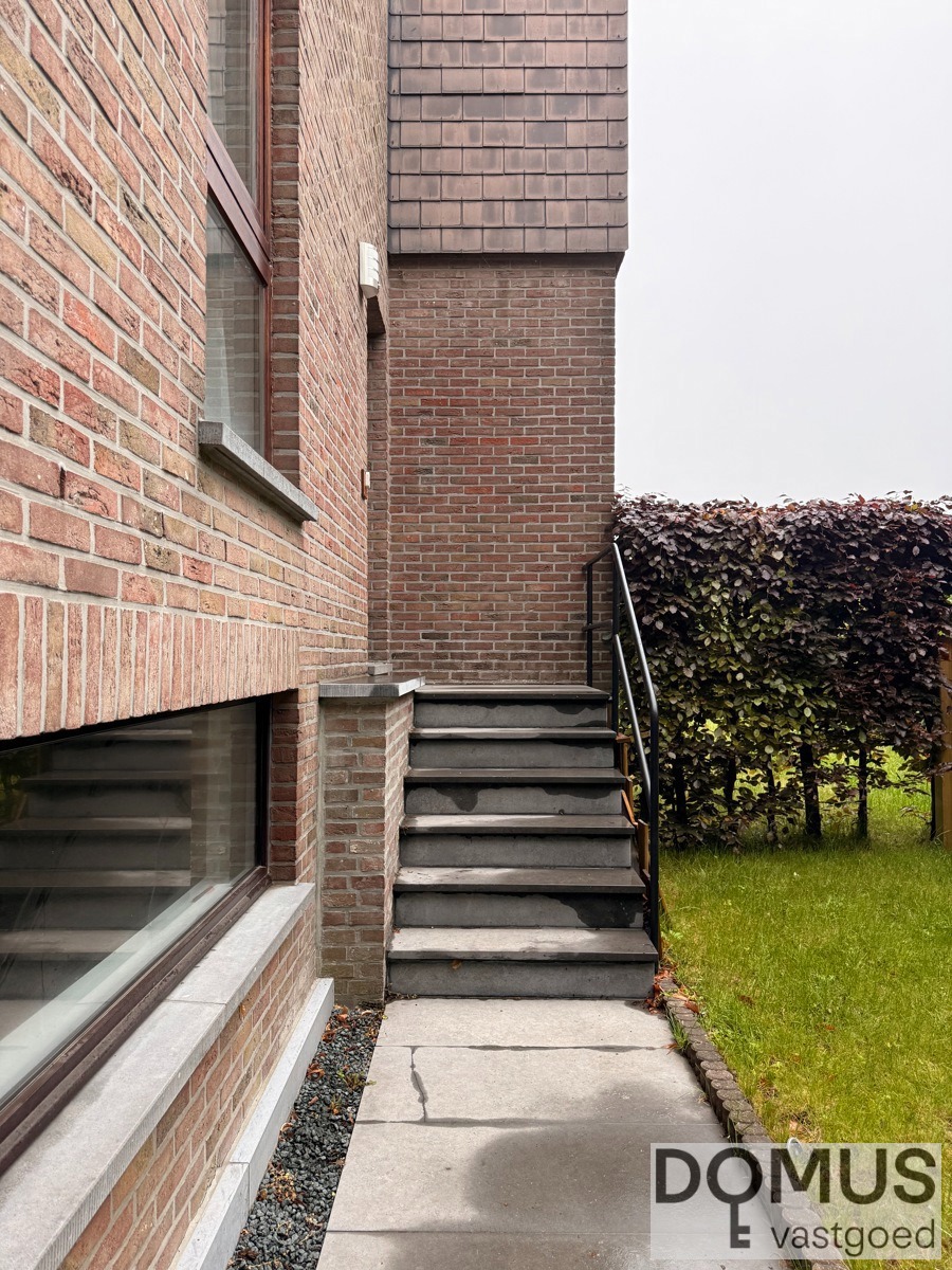 Gerenoveerde en instapklare aangename gezinswoning - foto 2