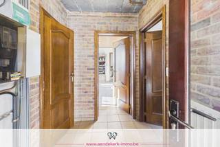 Op zoek naar een woning waar ruimte, comfort en mogelijkheden samenkomen? Deze gezinswoning uit 1993, met een bewoonbare oppervlakte van maar...