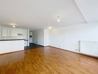 SCHAERBEEK, vlakbij Meiser en het Plaskyplein, gerenoveerd appartement met 2 slaapkamers van ± 80 m² op de eerste verdieping met lift. De indeling...