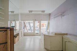 In het hart van Kortrijk, op een steenworp van de iconische Broeltorens en de levendige Grote Markt, bevindt zich deze bijzondere...