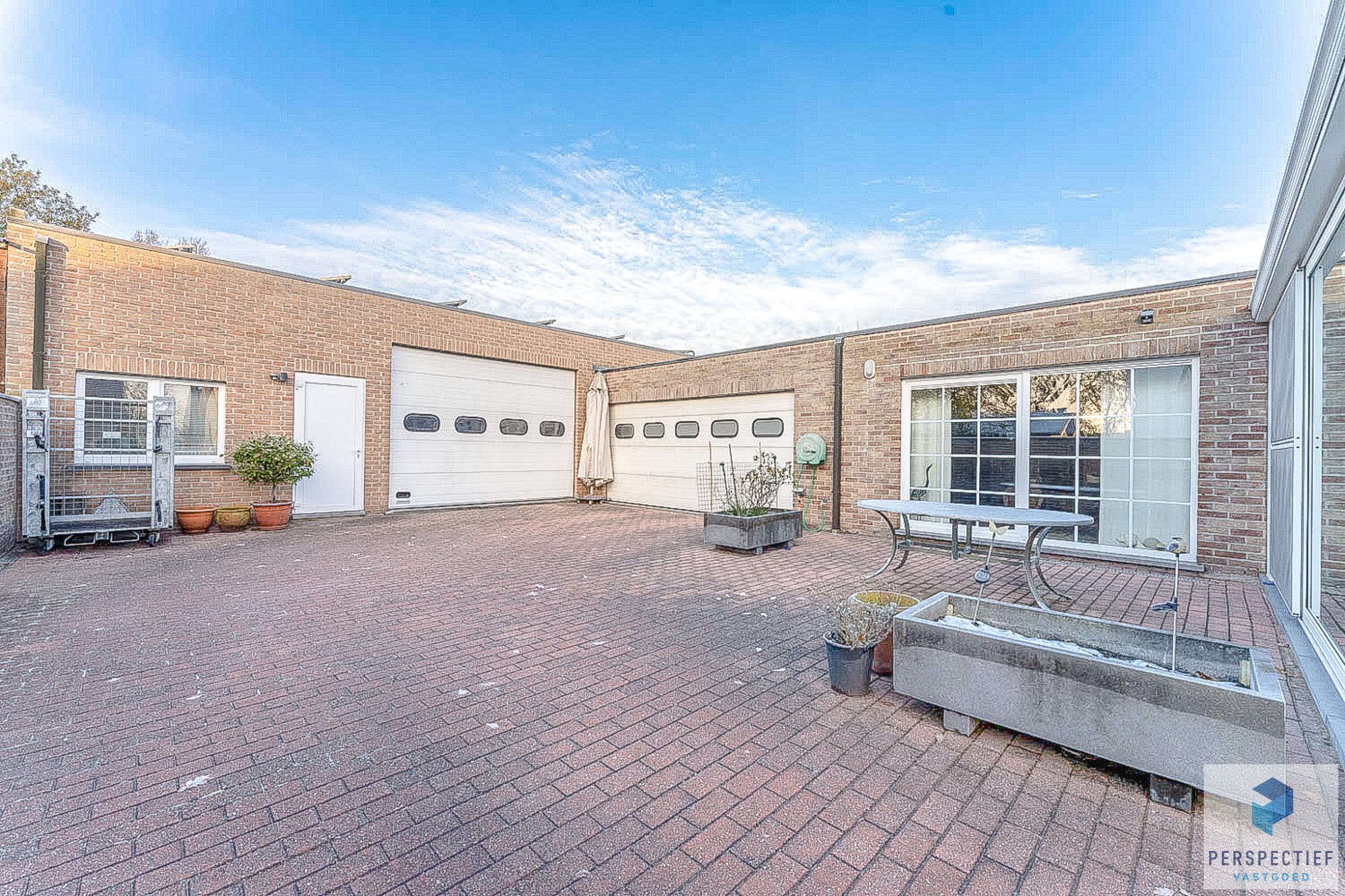 Statige ruime villa met loods en ingerichte studio in een rustige omgeving - foto 3