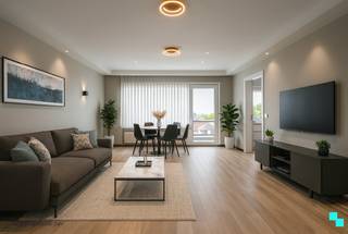 Ontdek dit instapklare appartement van ca. 85 m² (volgens het EPC-attest), gelegen op de tweede verdieping van residentie ‘Rubens’. Dit energiezuinige appartement geniet van een topligging, vlak bij diverse handelszaken, waaronder een Delhaize op wandelafstand. Bovendien bevindt het zich op een boogscheut van het centrum van Izegem en biedt het een uitstekende bereikbaarheid dankzij de onmiddellijke nabijheid van de Rijksweg en het op- en afrittencomplex van de E403. Indeling: inkomhal met gastentoilet, de badkamer (voorzien van douche, wastafel en aansluiting voor de wasmachine), de lichtrijke leefruimte met toegang tot het westgerichte terras en de aansluitende keuken (voorzien van gas kookplaat, dampkap, oven en microgolf). Via de nachthal bereikt u de twee ruime slaapkamers en een extra berging. CV op aardgas (condenserende ketel anno 2009) | HR-beglazing (PVC) | EK conform | Asbestveilig, maar niet asbestvrij | EPC-label B (118 kWh/m² jaar) | Instapklaar | Lift aanwezig | Gelegen nabij het centrum, nabij alle winkels en voorzieningen. Eline organiseert voor dit appartement de bezoeken, mits het maken van een afspraak. www.bordes.be