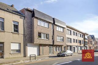 Dit appartement is gelegen in een kleinschalige residentie aan de rand van de stad in Aalst, met name de Koolstraat. Het omvat een...