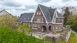 Ervaar bij ImmoFusion 7/7 “open huis” : klik op onze 3D-TOUR. Ervaar vastgoed alsof je er zelf doorloopt!Deze ruime villa ligt op een goede locatie,...