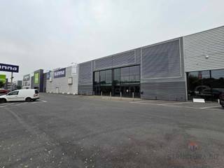 1,000 m² commercial building on Boomsesteenweg. It has excellent visibility from the A12 motorway. Gamma, Maxizoo, Casa and other well-known...