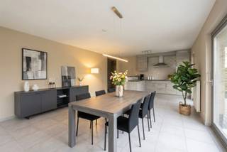  Gezellig gelijkvloers appartement met tuin en parking nabij centrum Maria-ter-Heide (Brasschaat) De omgeving is ideaal dankzij de nabijheid van...