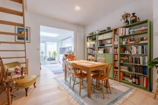 Instapklare stadswoning met 3 slaapkamers en stadstuinEPC-score: BMobiscore: 9,5/10Welkom in deze gezellige en volledig gerenoveerde woning (2015),...