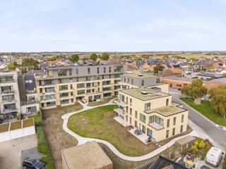 Vue is een modern, kleinschalig nieuwbouwproject in Veurne met 39 lichtrijke & nieuwe appartementen, verbonden door een centrale groene binnentuin.De...
