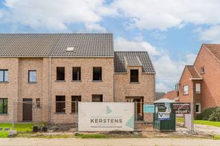 EXCLUSIEVE NIEUWBOUWWONING MET ZUIDGERICHTE TUIN EN VRIJE AFWERKINGIn de rustige woonomgeving in Beerse bevindt zich deze uitzonderlijke...