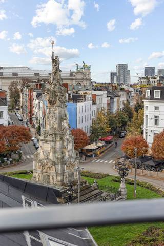 Omschrijving Eigenzinnig wonen naast de Marnixplaats, midden op ’t Zuid. Dit karaktervolle triplex combineert hoge plafonds, veel licht en...