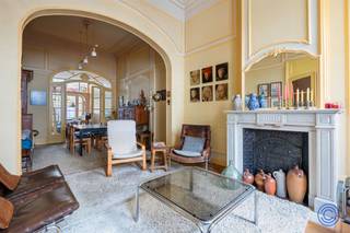 Informatie woningIn het hart van de geliefde Zurenborgwijk vindt u deze karaktervolle, indrukwekkende herenwoning met beschermde Art Nouveau...