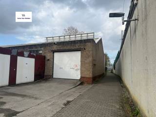 magazijn (achterkant Gentstraat 19) te huur met een oppervlakte van +/- 300m². Beschikbaar 1 april 2026.