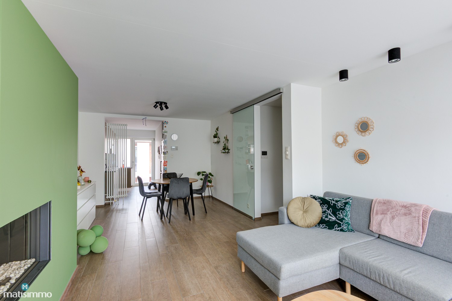 GERENOVEERD APPARTEMENT MET TWEE SLAAPKAMERS, TWEE BALKONS EN ONDERGRONDSE AUTOSTAANPLAATS NABIJ HET CENTRUM VAN HASSELT - foto 4