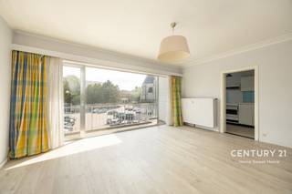 <p><span>Located at Alfons De Cockplein 7, this pleasant 86 m² apartment offers spacious living areas, excellent natural light and a very good overall condition. Upon entering, you will find a large entrance hall of approximately 10 m², providing a comfortable welcome and plenty of practical space.</span></p>
<p><span>The apartment features two spacious bedrooms of 13 m² each, offering enough room for a comfortable master bedroom, children's room or even a home office, depending on your needs.</span></p>
<p><span>The particularly spacious living room is the heart of the apartment. Thanks to the large windows, the room benefits from an abundance of natural light throughout the day and provides a pleasant sense of space. The living area also opens onto a lovely terrace with a beautiful view, perfect for enjoying your morning coffee, relaxing after a long day or simply making the most of sunny days.</span></p>
<p><span>The apartment also includes a functional shower room and a separate toilet, providing additional comfort and practicality for everyday living.</span></p>
<p><span>The property is in very good overall condition and has an EPC rating of B, ensuring good energy performance. Another significant advantage is the absence of common building charges, helping to keep monthly expenses low and providing an attractive benefit for the future owner.</span></p>
<p><span>With its 86 m² of living space, two 13 m² bedrooms, spacious 10 m² entrance hall, large and bright living room, generous windows, lovely terrace with a beautiful view, EPC rating B and no common charges, this apartment represents an excellent opportunity for a first-time buyer, a family or an investor.</span></p>
<p><span>For more information or to arrange a viewing, please do not hesitate to contact us.</span></p>
<p><span>Century 21 Home Sweet Home</span></p>