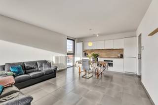 Voor meer info of een bezoek, bel 053 59 49 33 - Op een strategische locatie in Aalst vinden we dit prachtige en instapklare appartement terug...