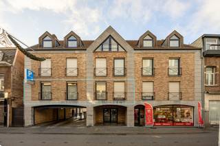 Lichtrijk appartement in centrum van Turnhout met o.a. 2 slaapkamers en een ruim terras achteraan. 2 overdekte autostaanplaatsen. EPC-Label C...