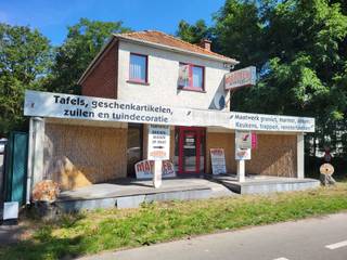 Te koop in Genk: (handels)huis - Hasseltweg 344Aan de Hasseltweg te Genk op een strategisch gelegen perceel van 6 are 30 centiare ligt dit pand voor...