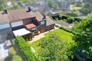 Uitstekend gelegen stuk bouwgrond- 6% BTW sloop – en heropbouw mogelijk.Dit perceel van 857 m² vinden we terug in een rustige woonwijk te Sint-Michiels, vlakbij de voornaamste invalswegen, winkels, scholen en openbaar vervoer. Ligt volledig in woongebied en biedt dus mogelijkheden naar herontwikkeling of een splitsing naar 2 loten. Er zijn geen specifieke stedenbouwkundige voorschriften van een verkaveling, een bijzonder plan van aanleg of een ruimtelijk uitvoeringsplan, die voor dit perceel de ordening vastleggen. Er is nog een op te frissen / af te breken woning op het perceel waardoor er aan 6% zou kunnen worden gebouwd. De combinatie van renovatie huidige woning en ontwikkelen van een nieuwbouwwoning is ook een mogelijkheid. 📞 Contacteer Emile voor een bezoek: 0492 08 08 08 – emile@correctvastgoed.be👉 Online schattingstool: https://www.correctvastgoed.be/schatting