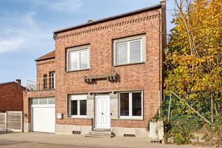 In Heers bieden wij een authentiek boerderijpand uit 1944 aan met veel ruimte en renovatiepotentieel. Dit is een degelijk project voor wie op zoek...