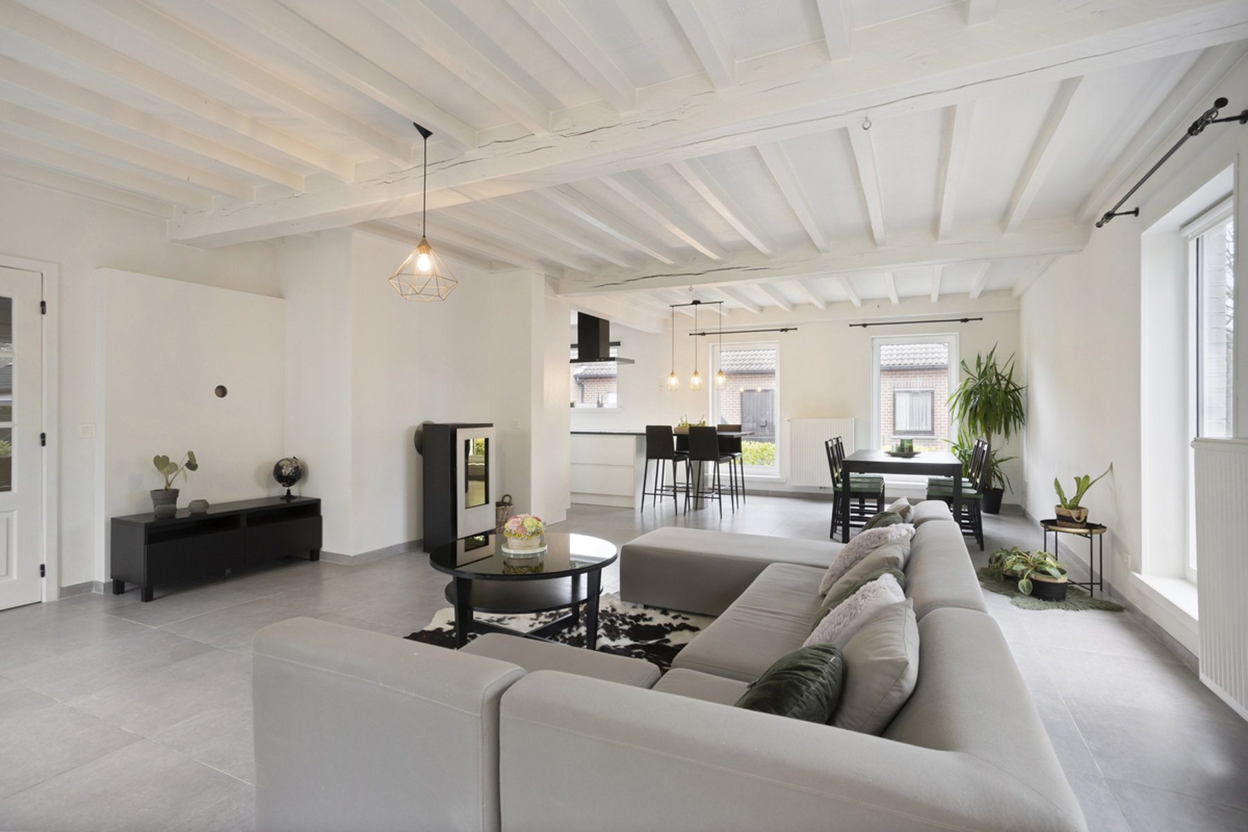 Gerenoveerde bungalow met 3 slaapkamers, tuin en garage - foto 5