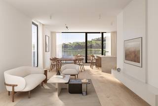 Dit <strong>moderne appartement</strong> (106,60m²) op de <strong>tweede verdieping</strong> aan de westkant van <strong>Residentie Pelikaan </strong>biedt een <strong>open en luchtige woonervaring.</strong><br />Dankzij de <strong>doorkijkindeling en grote raampartijen</strong> geniet je de hele dag van <strong>natuurlijk licht en een prachtig uitzicht op zowel het groene landschap als de omliggende omgeving.</strong><br /><br />Dit appartement beschikt over<strong> 2 slaapkamers en 2 badkamers</strong>.<br />Dankzij de <strong>ruime terrassen aan beide zijden </strong>(12m² en 11,05m²) kun je op elk moment van de dag <strong>genieten van het buitenleven.</strong><br />De<strong> energiezuinige lucht-waterwarmtepomp</strong> en <strong>hoogwaardige afwerking</strong> zorgen voor een<strong> duurzaam en comfortabel woonklimaat met lage energiekosten.</strong><br /><br />Parkeren is mogelijk in de <strong>ondergrondse garageboxen of staanplaats.</strong><br /><br />Een perfecte keuze voor wie op zoek is naar een <strong>stijlvolle en energiezuinige woonplek in een rustige, groene omgeving</strong>, met vlotte verbindingen naar het<strong> centrum van Ingelmunster</strong> en de omliggende steden.